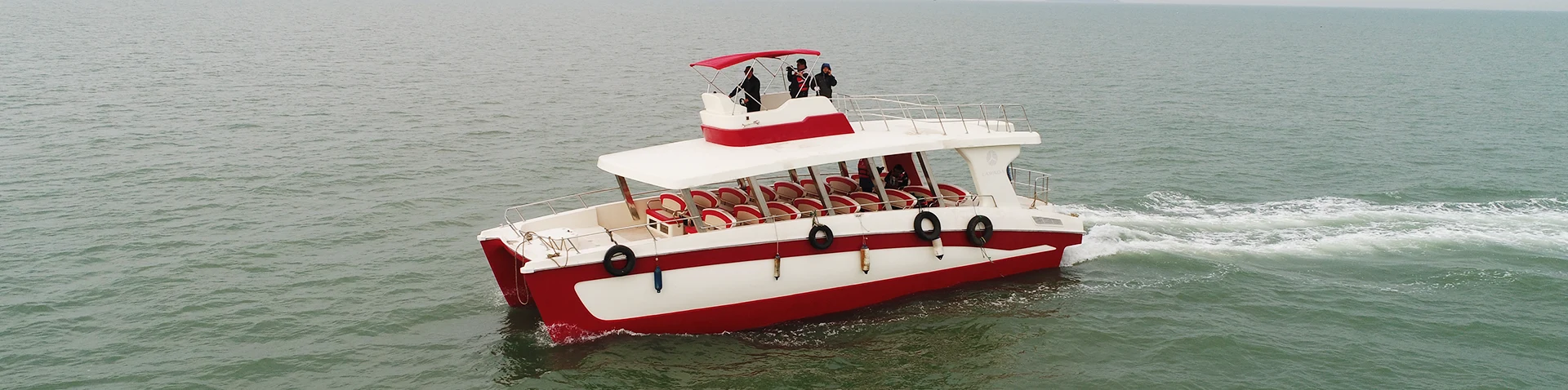 قایق مسافر Catamaran