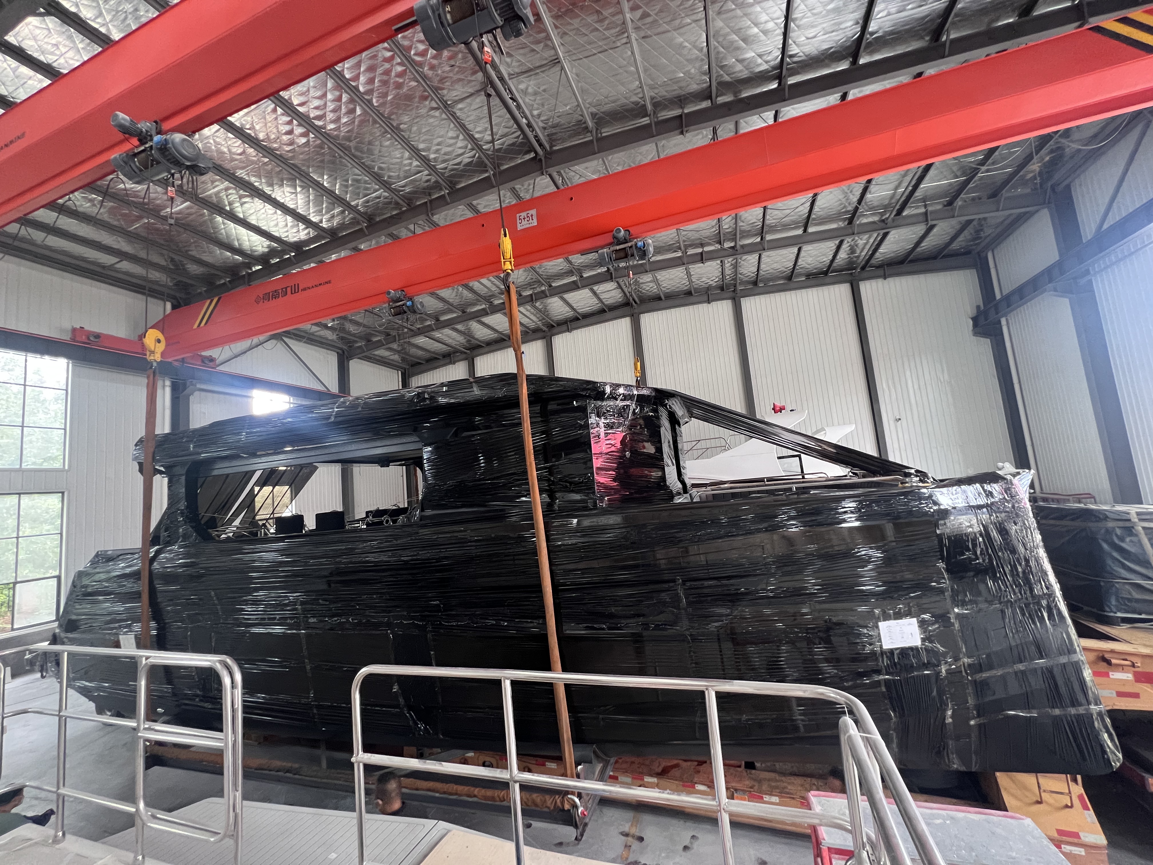 اولین حزب Lawada® 1360 Catamaran که به مالزی تحویل داده شد ، دوم در حال ساخت بود.