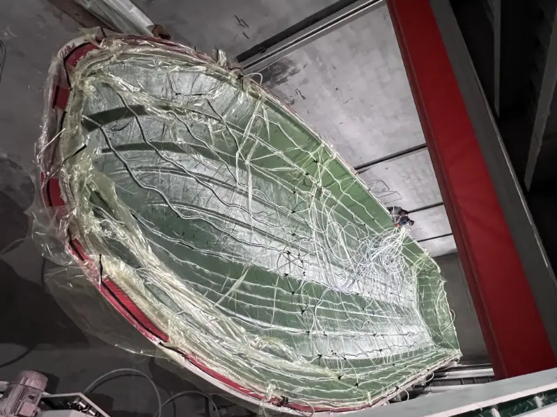 فرآیند تزریق وکیوم لاوادا برای بدنه کشتی مسافری 21.8 متری - افزایش قدرت، کارایی و طول عمر